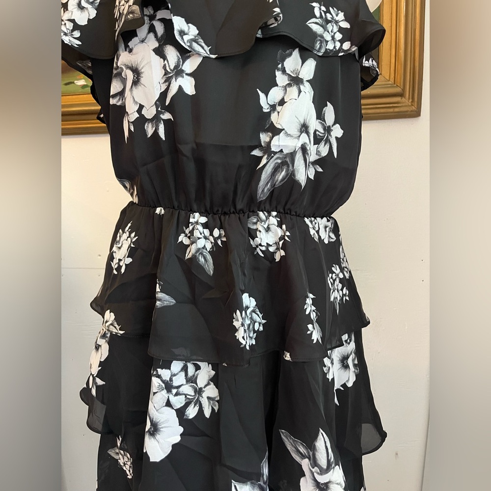White House Black Market Black and White Floral Dress - Picture 2 of 8